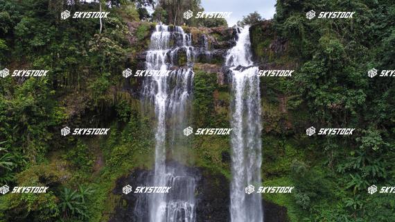 タートニュアンの滝下1