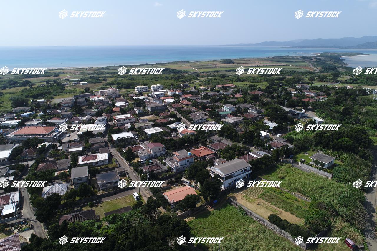 小浜島民家と海2