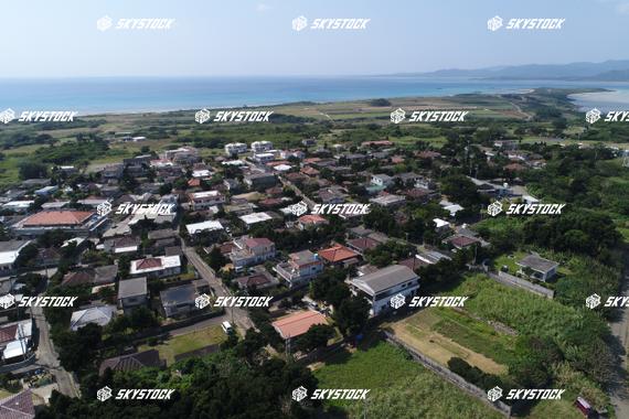 小浜島民家と海2