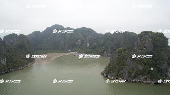 ハロン湾洞窟入り口1